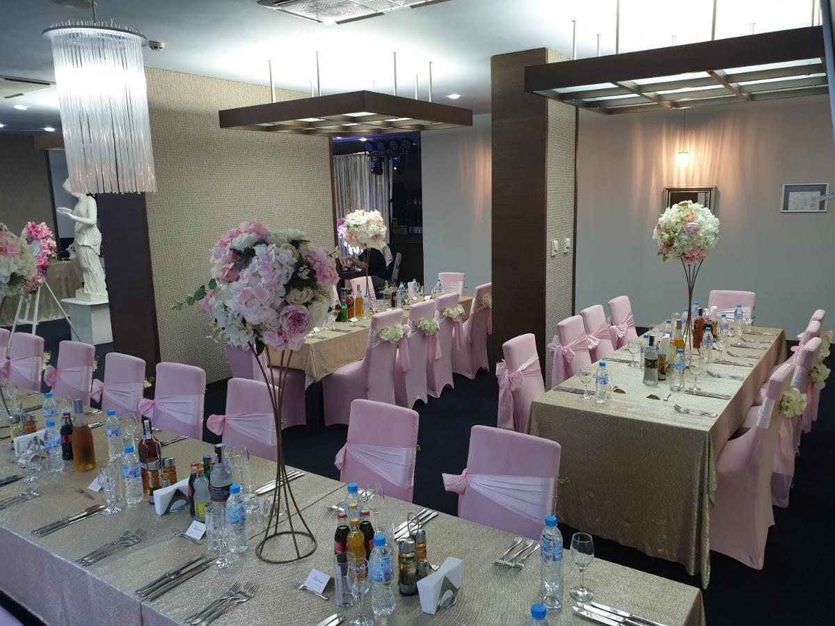 לובץ' Hotel Presidivm Palace מראה חיצוני תמונה
