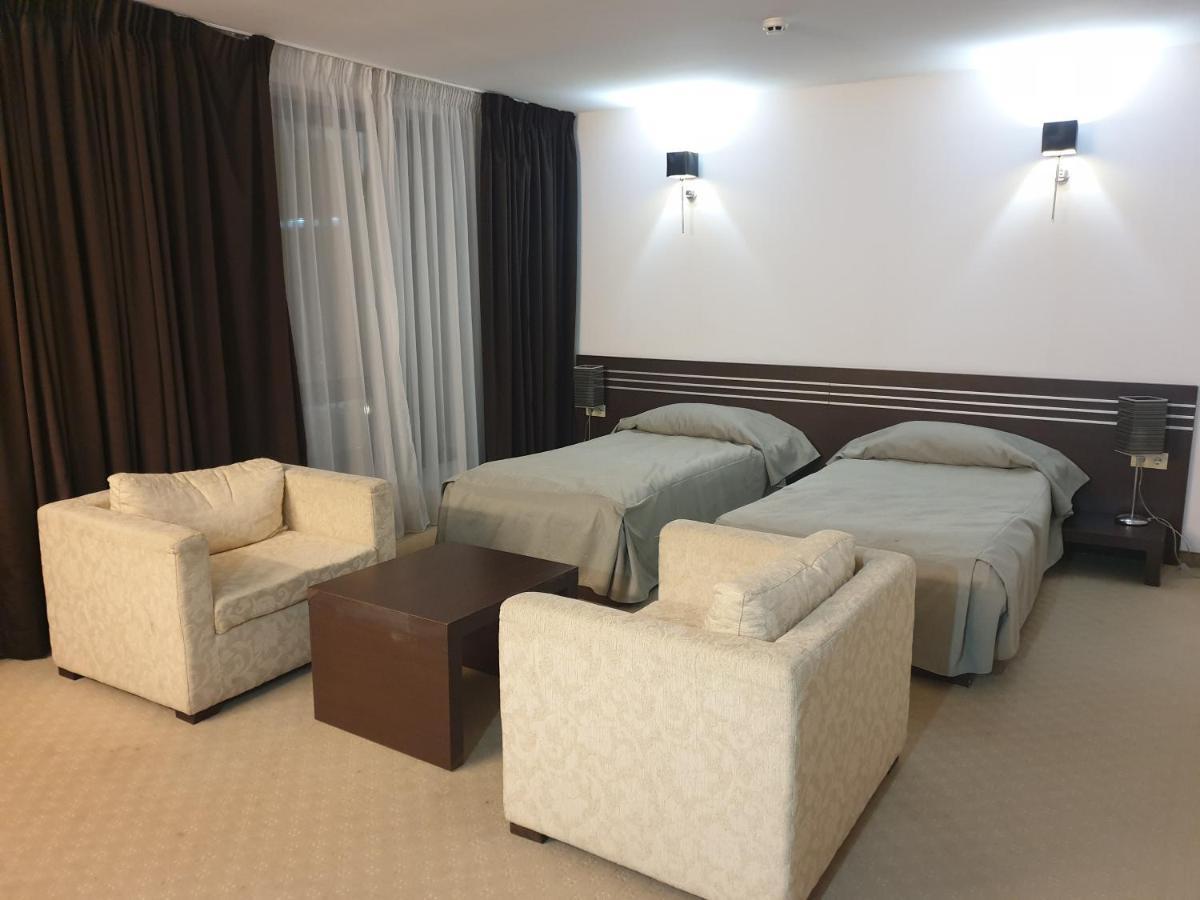 לובץ' Hotel Presidivm Palace מראה חיצוני תמונה