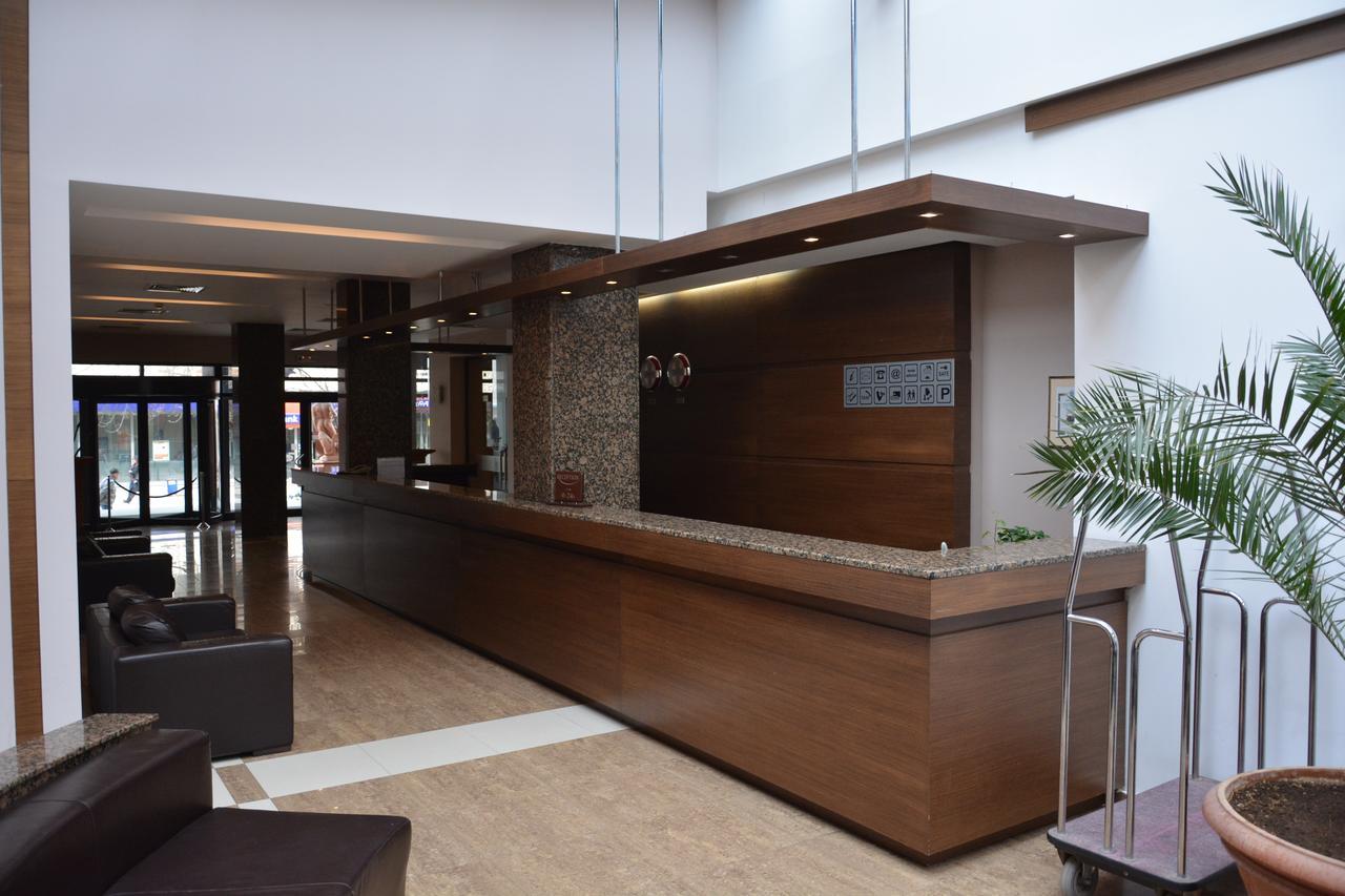 לובץ' Hotel Presidivm Palace מראה חיצוני תמונה
