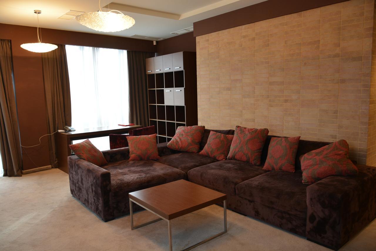 לובץ' Hotel Presidivm Palace מראה חיצוני תמונה
