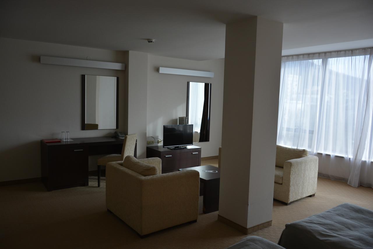 לובץ' Hotel Presidivm Palace מראה חיצוני תמונה