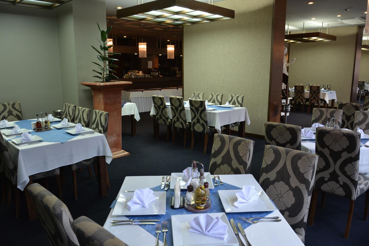 לובץ' Hotel Presidivm Palace מראה חיצוני תמונה
