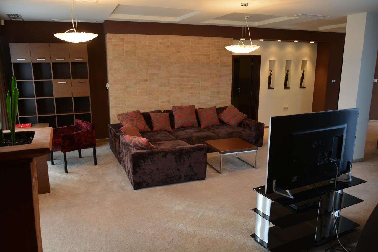 לובץ' Hotel Presidivm Palace מראה חיצוני תמונה