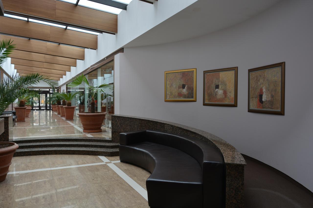 לובץ' Hotel Presidivm Palace מראה חיצוני תמונה