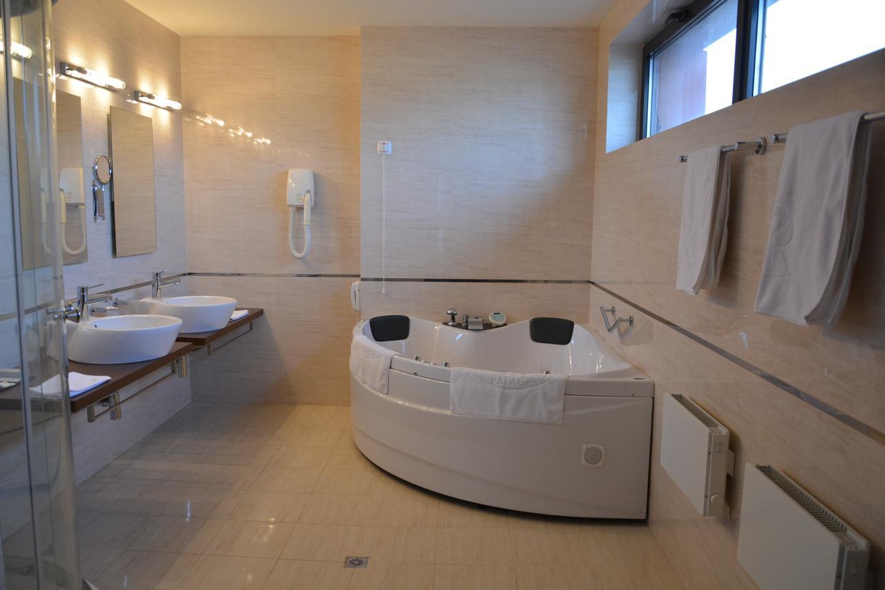 לובץ' Hotel Presidivm Palace מראה חיצוני תמונה